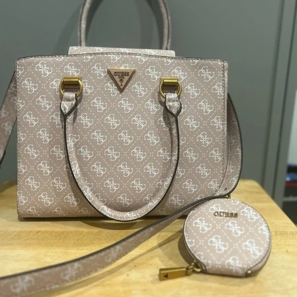 Guess purse light pink with white letters 3 compartment storage - Picture 3 of 4